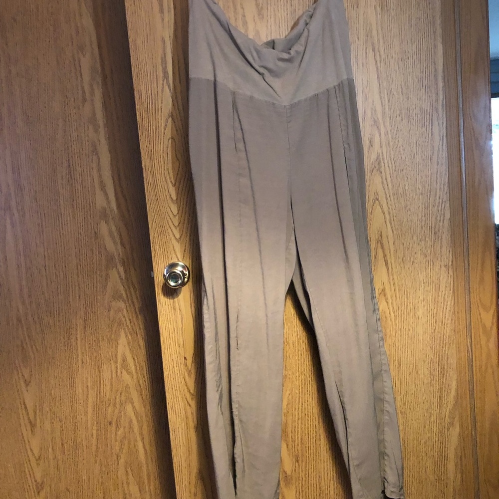 Soft surroundings fold down pants.  Size 1X.  Beige rayon, polyester, spandex